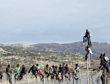 Επιχείρηση εισβολής 1.100 λαθρομεταναστών στην Ισπανία